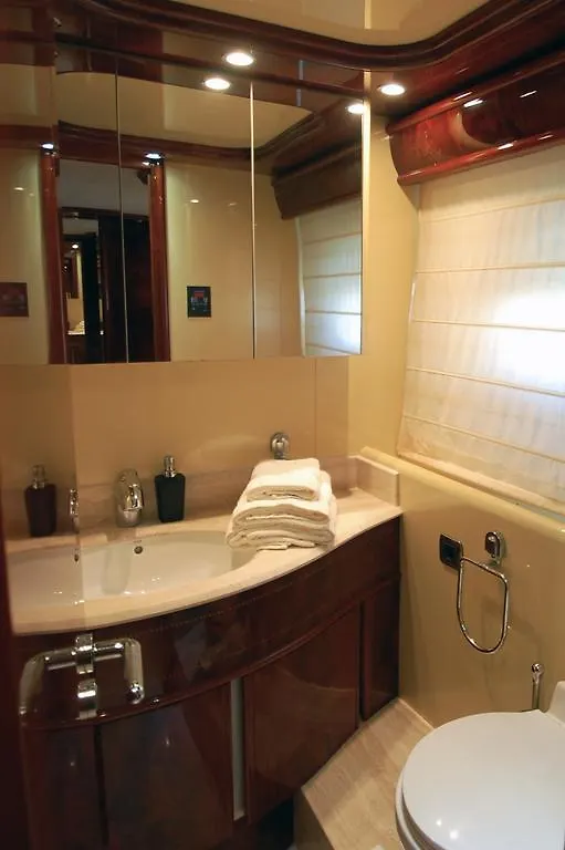 Botel Motor Yacht Dandy Hotel Barcelona