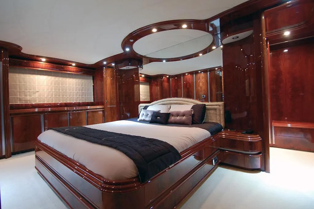 Botel Motor Yacht Dandy Hotel Barcelona