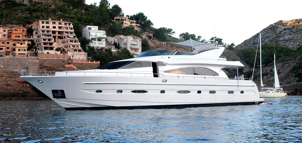 Motor Yacht Dandy Hotel Barcelona