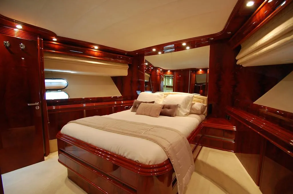 Motor Yacht Dandy Hotel Barcelona 3*,