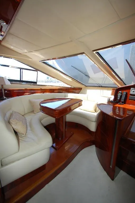 Motor Yacht Dandy Hotel Barcelona Botel