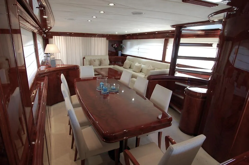Motor Yacht Dandy Hotel Barcelona