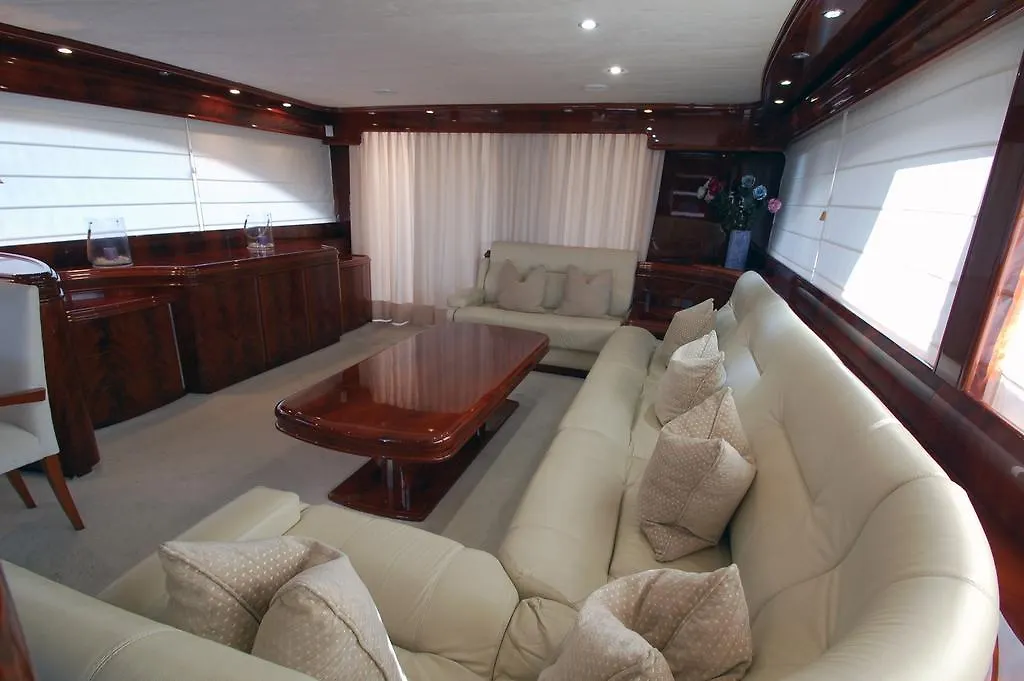Motor Yacht Dandy Hotel Barcelona Botel