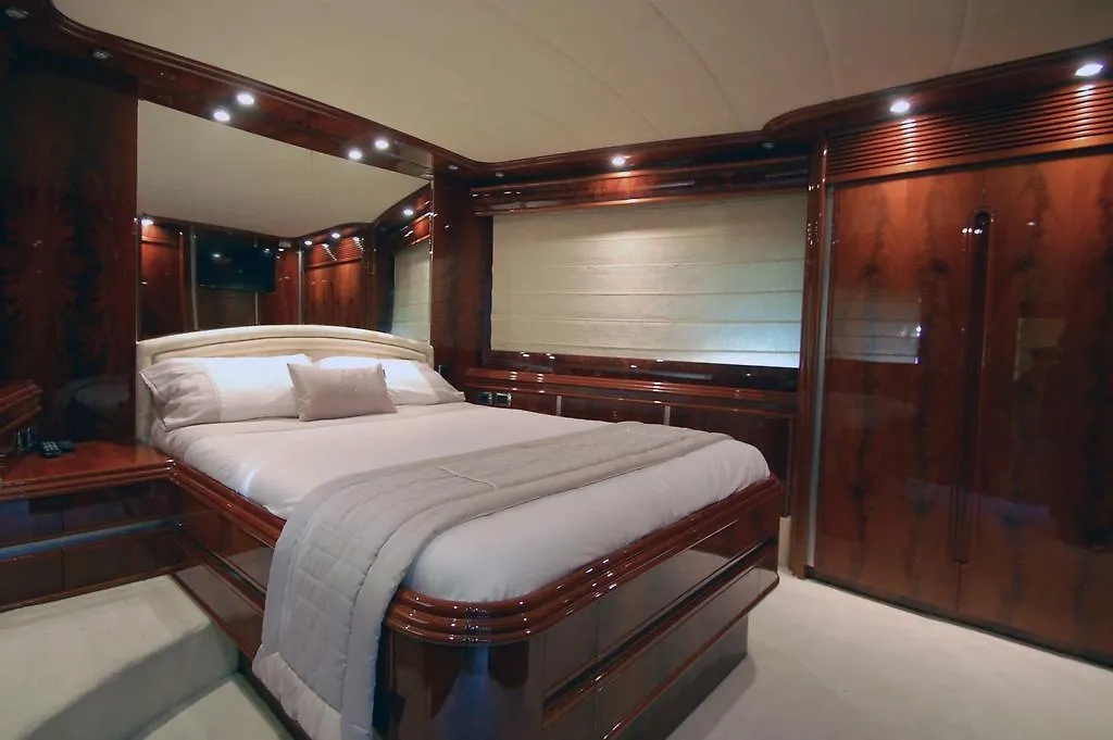 Motor Yacht Dandy Hotell Barcelona 3*,  Spanien